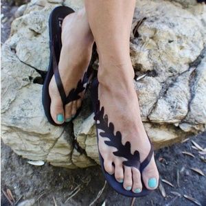 Handmade Leather Lobed Leaf Sandals